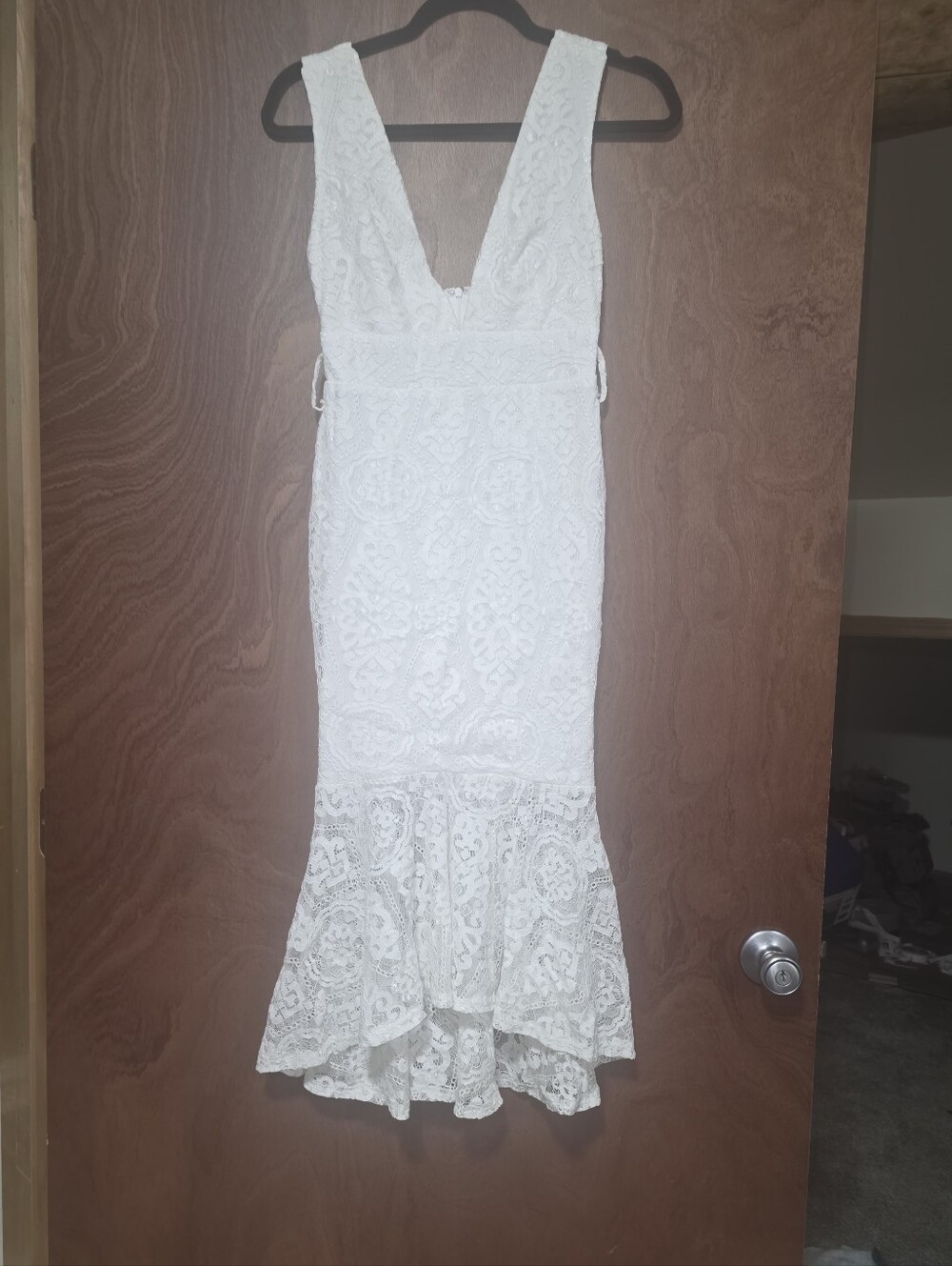 Elegant White Lace V-Neck Midi Dress with Flared Hem